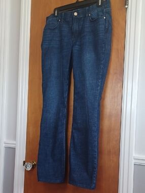 White House Black Market Dark Slim BootJeans Sz.6. L.29". Rise 9.5".W-30".EUC!